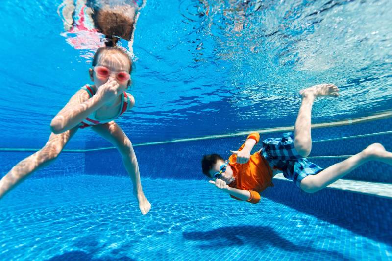 Bouchons d'oreilles anti eau, sur-mesure, pour la piscine, à la Brède proche de Bordeaux